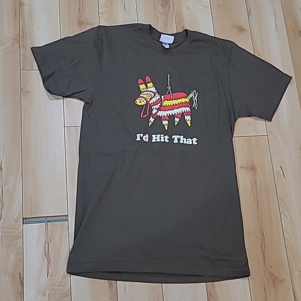 Busted Tees men's size small "I'd hit that" t-shirt